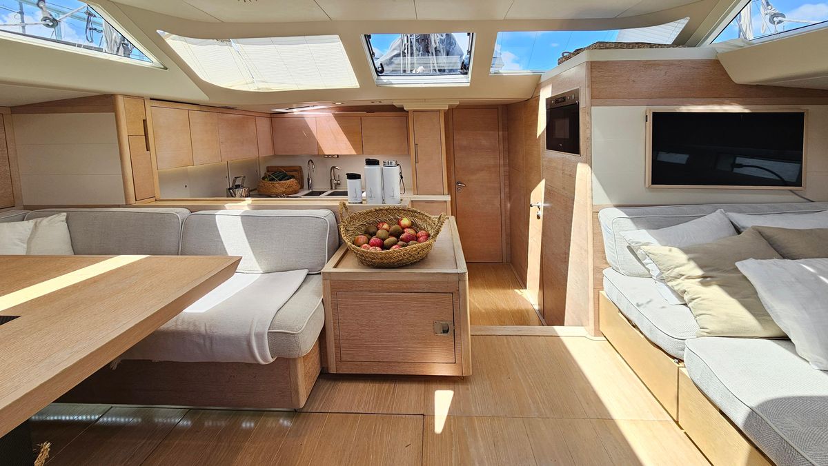 2010 Advanced Yachts 67 