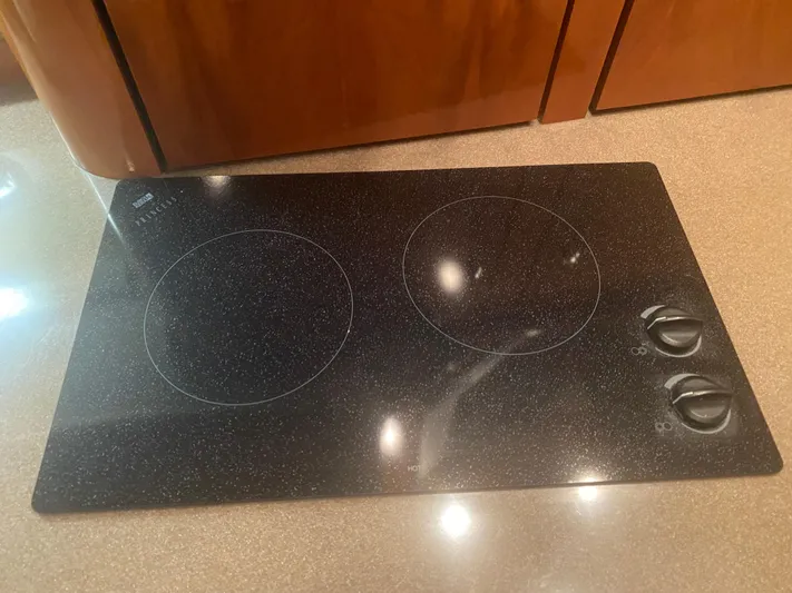  Yacht Photos Pics Glass cooktop in 2006 Carver 36 Mariner kitchen area.