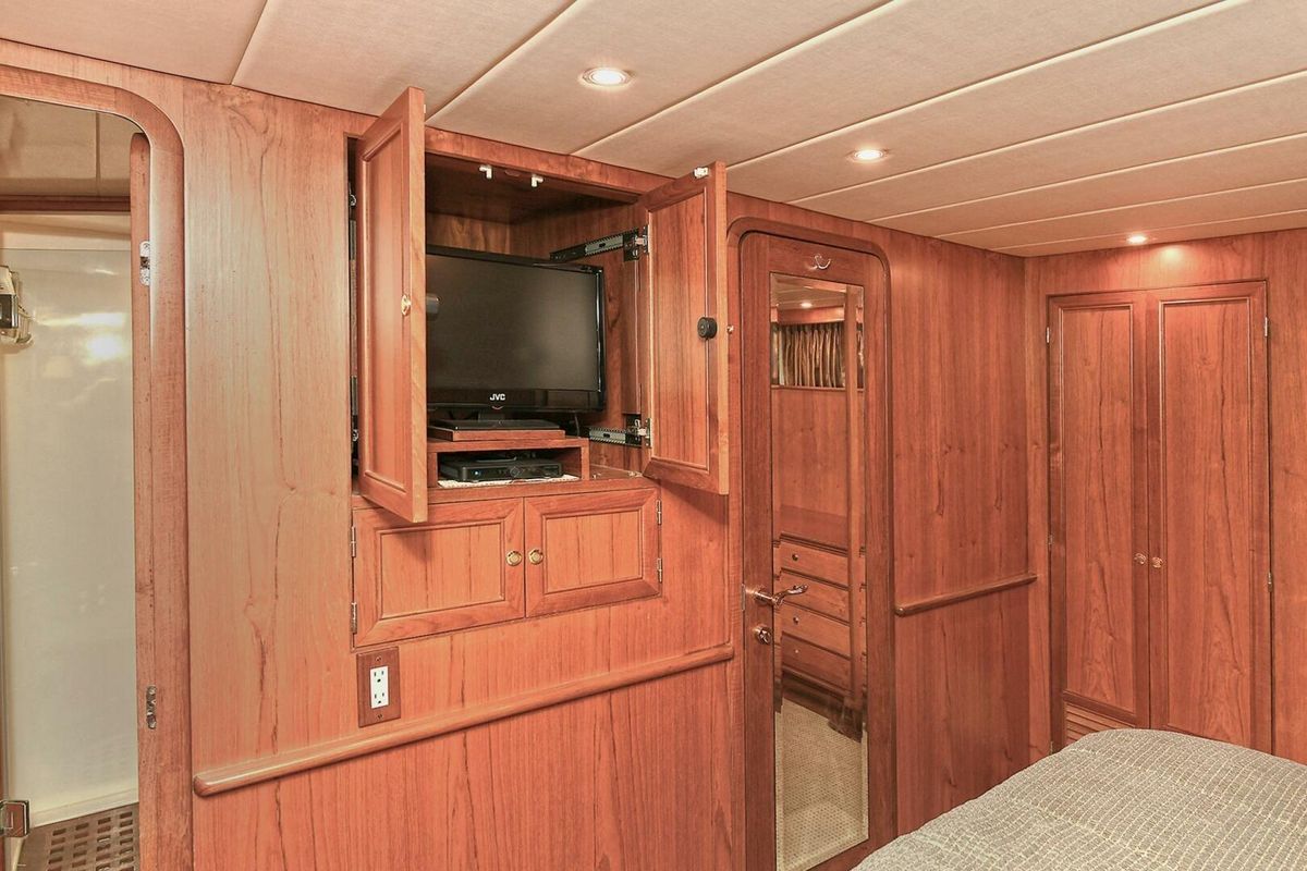 2002 Grand Alaskan 64 