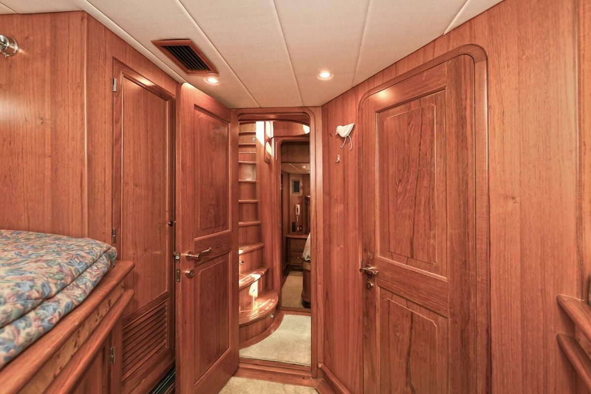 2002 Grand Alaskan 64 