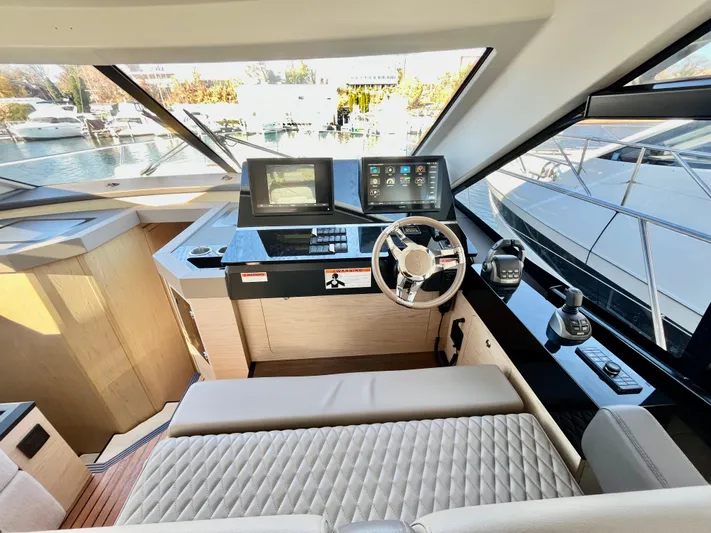 La La Yacht Photos Pics 