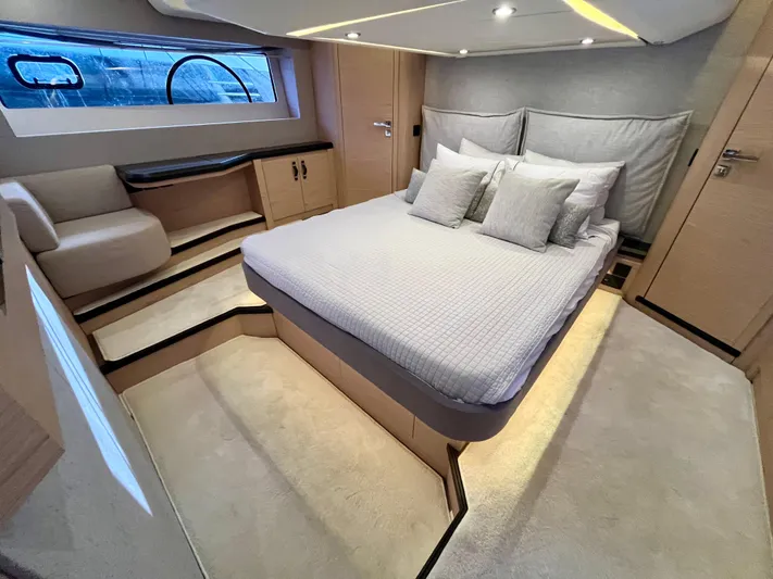 La La Yacht Photos Pics 