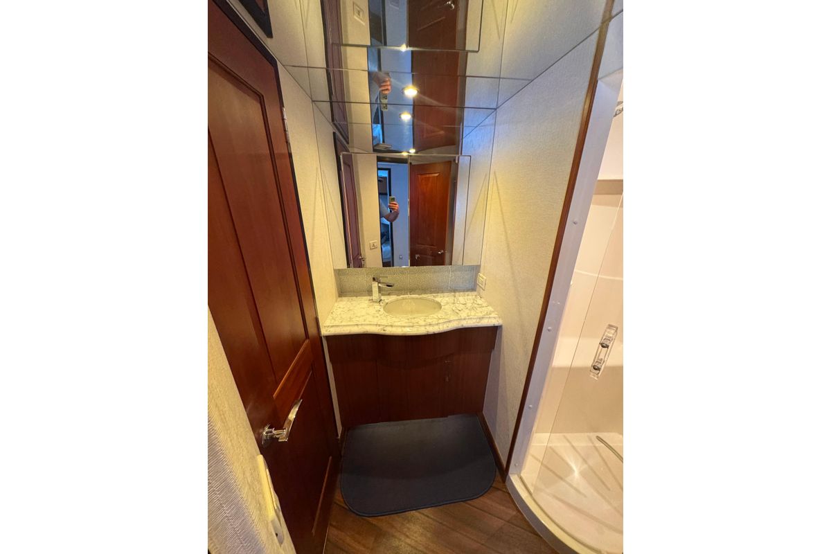 2013 Hatteras 60 