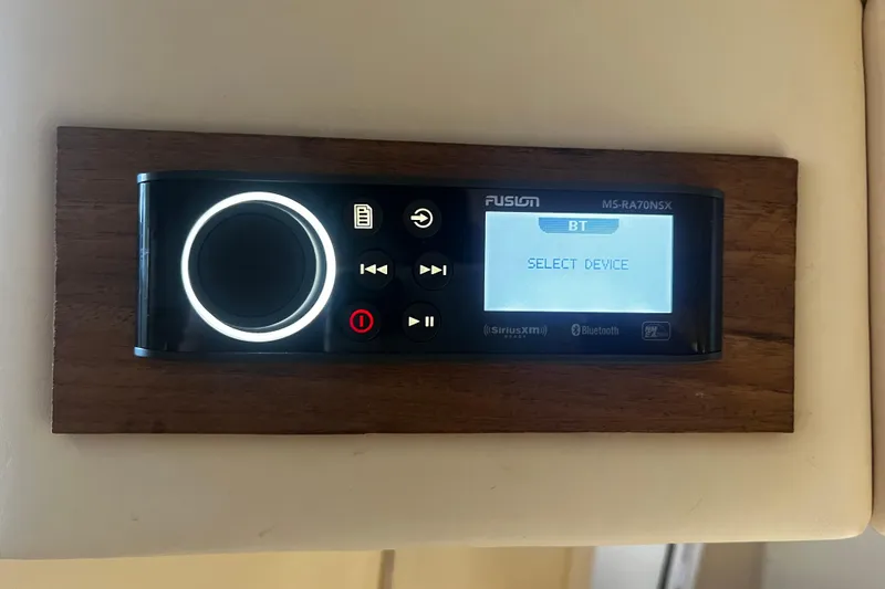  Yacht Photos Pics Fusion MS-RA70NSX stereo system on 2009 Fountain 42 Executioner boat, displaying "Select Device."