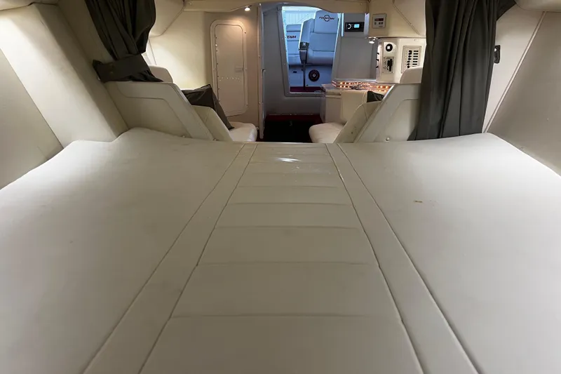  Yacht Photos Pics Interior of 2009 Fountain 42 Executioner boat, featuring spacious seating and modern design.