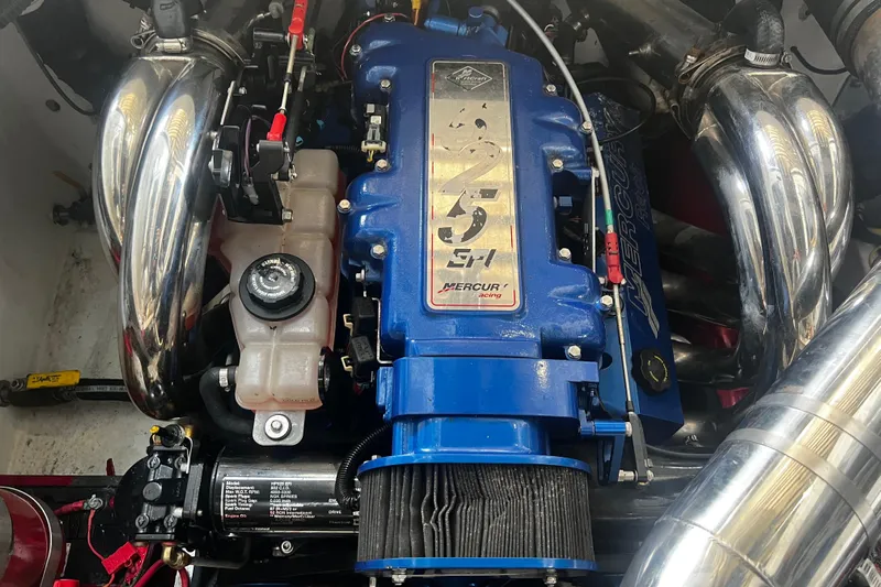  Yacht Photos Pics Engine of a 2009 Fountain 42 Executioner boat, featuring Mercury Racing components.