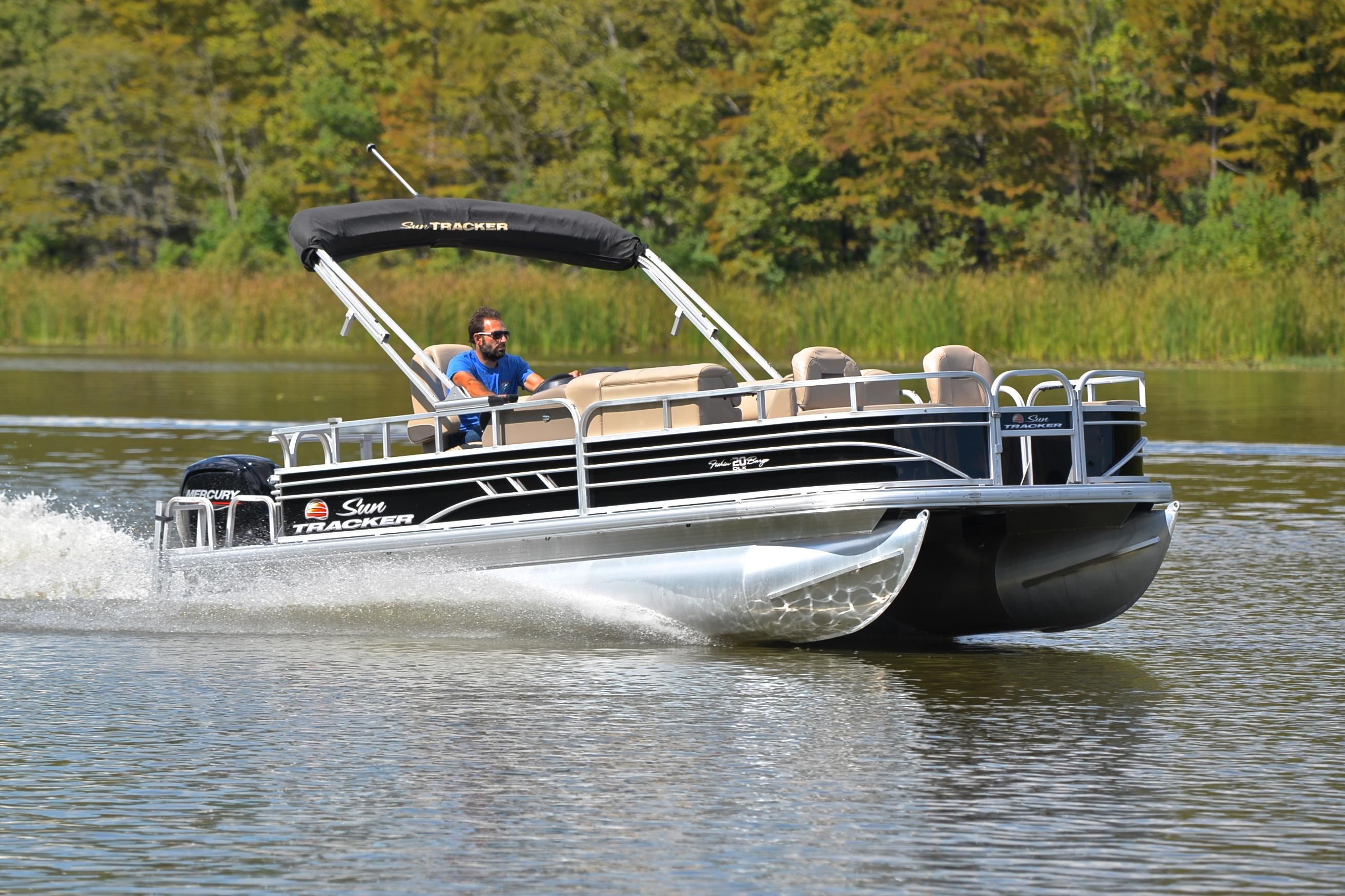 Sun Tracker Fishin' Barge 20 DLX