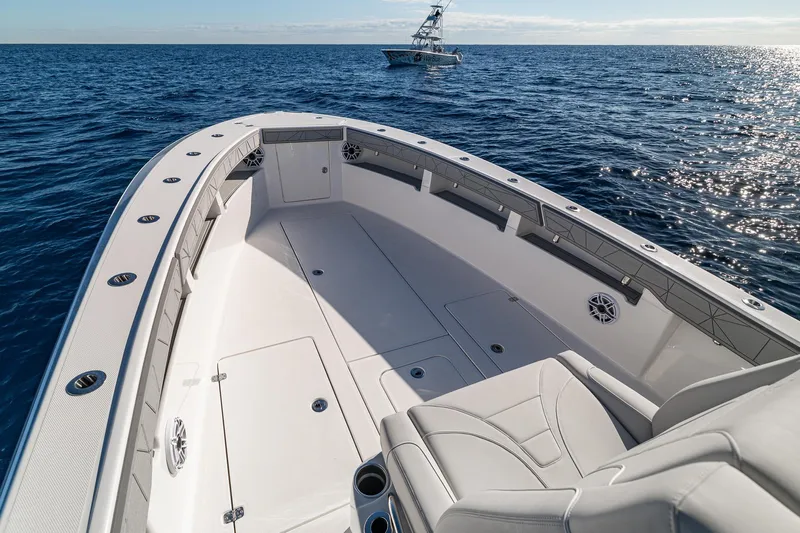  Yacht Photos Pics 2026 SeaVee 320B boat on open ocean, showcasing spacious deck and seating.