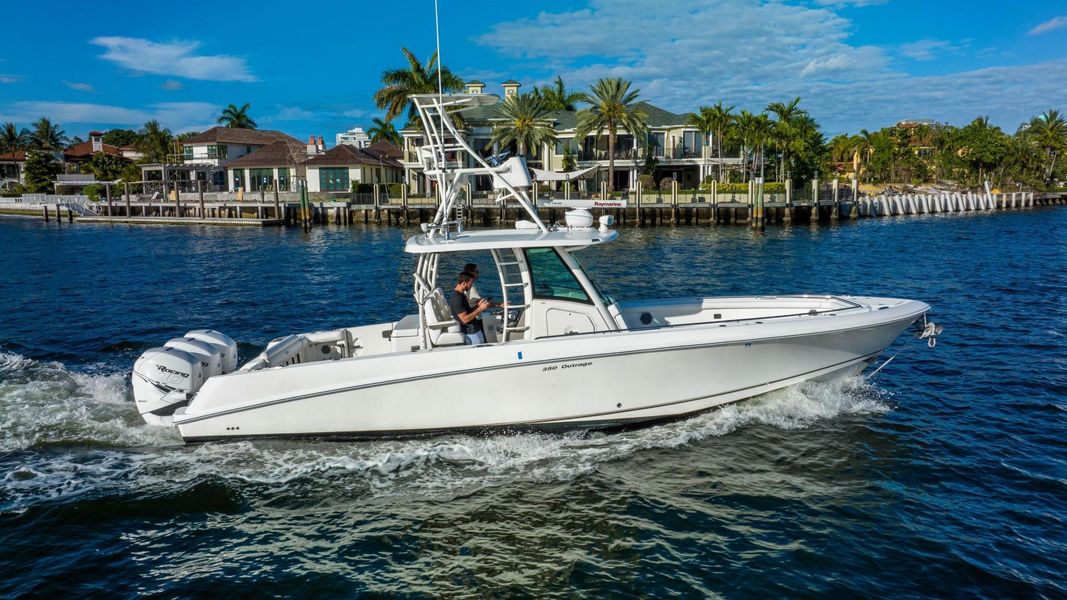 2019 Boston Whaler 350 Outrage