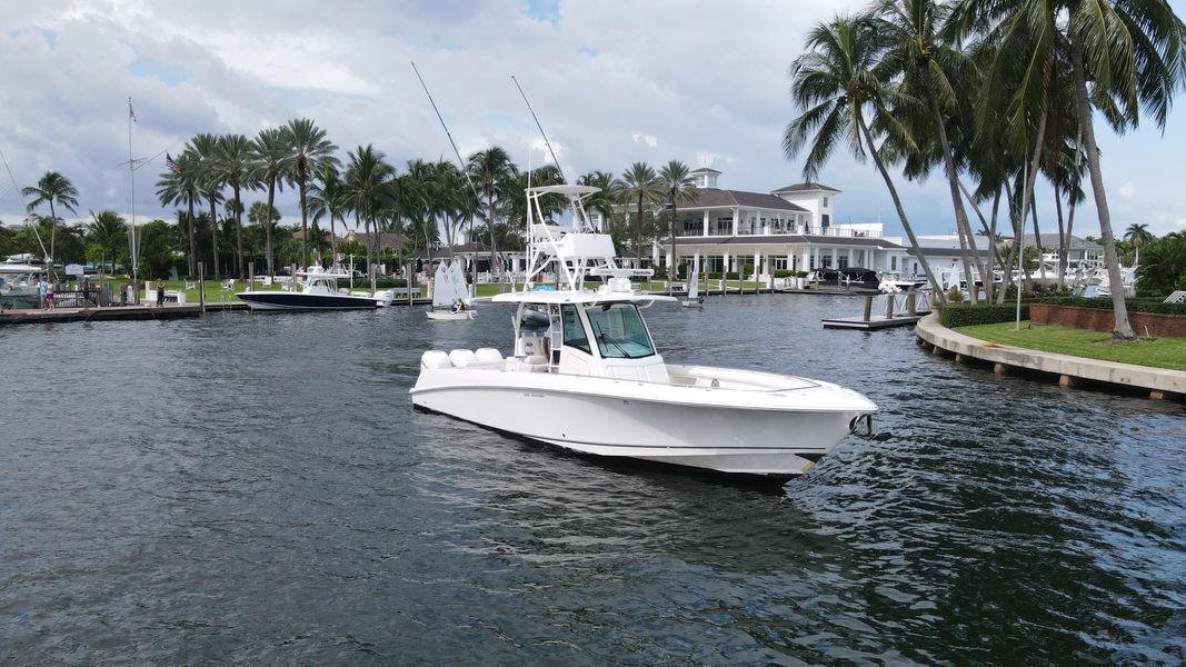 2023 Boston Whaler 350 Outrage