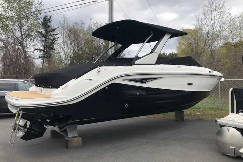  Yacht Photos Pics 2021 Sea Ray SLX 280 boat on display, black and white design, parked outdoors.