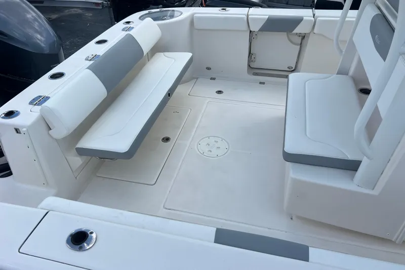  Yacht Photos Pics 2020 Robalo R302 Center Console boat interior with white seating and cup holders.