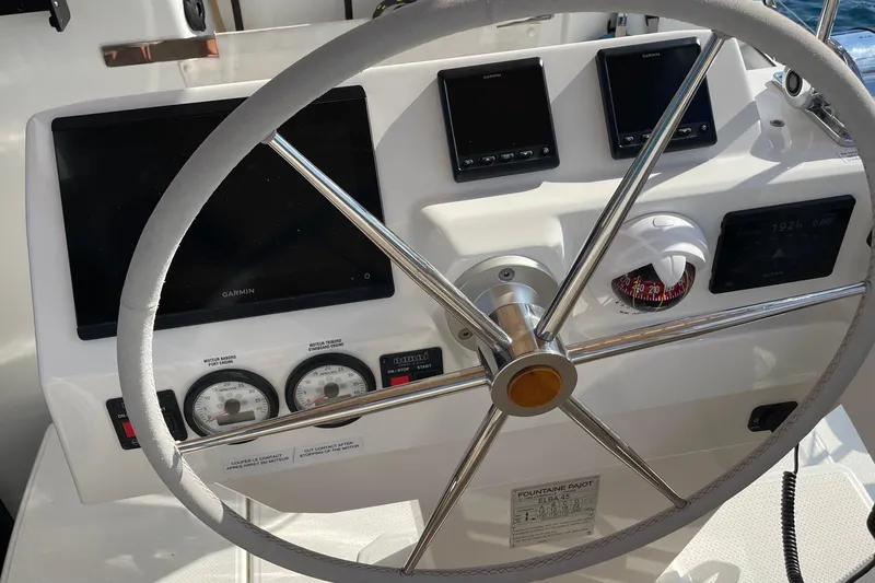 Cabalito De Mar Yacht Photos Pics Steering wheel and control panel of 2024 Fountaine Pajot Catamaran Elba 45.