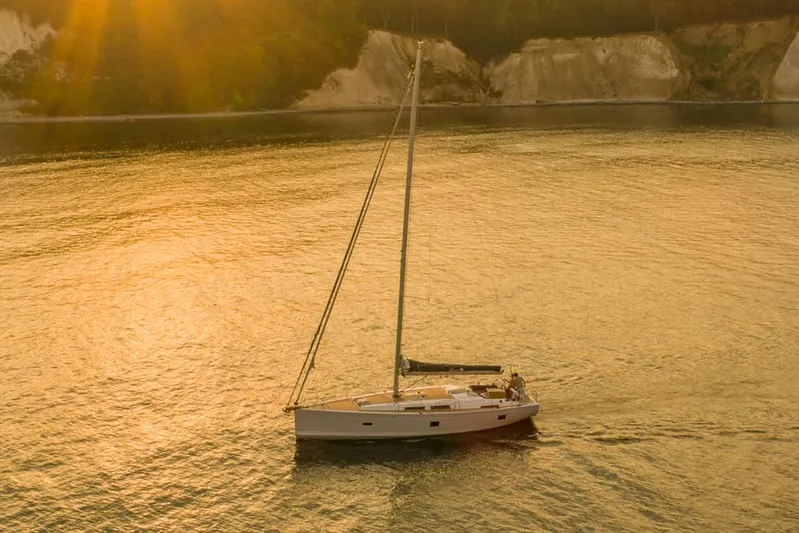  Yacht Photos Pics Manufacturer Provided Image