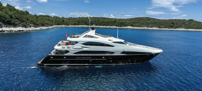 Andromeda Yacht Photos Pics Sunseeker 121 yacht flybridge for sale 2010