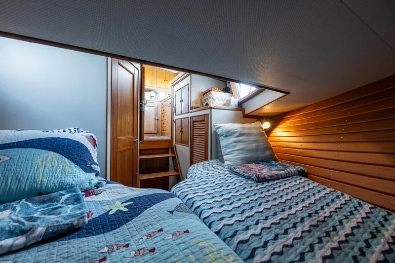 Voyageur Yacht Photos Pics 1995 Grand Banks Aft Cabin 42 Classic bedroom with twin beds and wooden interior.