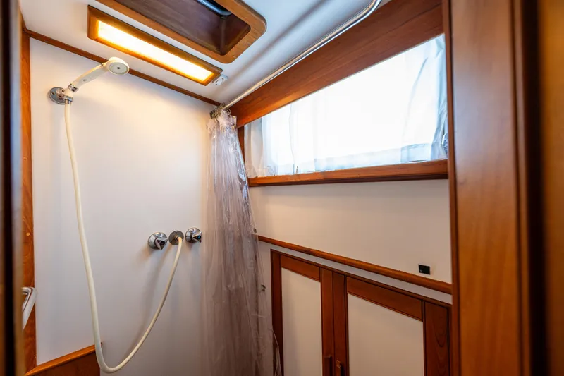 Voyageur Yacht Photos Pics 1995 Grand Banks Aft Cabin 42 Classic shower with wood trim and window.