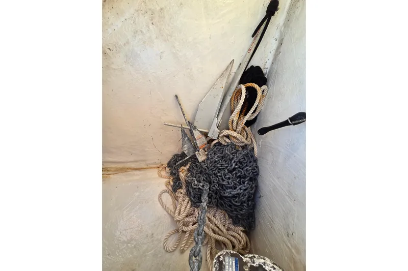 Solitude Yacht Photos Pics Anchor and ropes in a Sunseeker Manhattan 48 yacht, 1997 model.