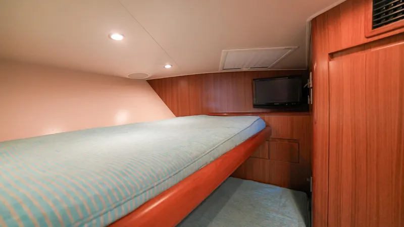 Manudito Yacht Photos Pics Cozy cabin interior of 2009 Viking 50C yacht with bunk beds and TV.