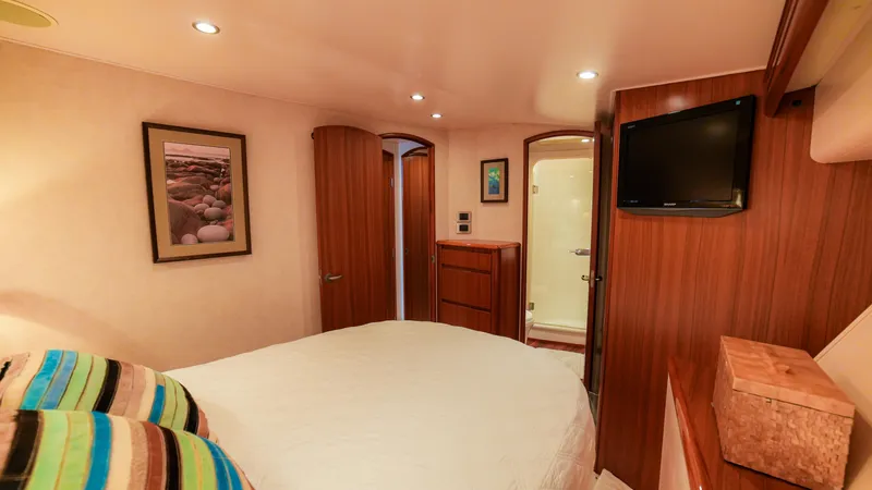 Manudito Yacht Photos Pics Luxurious bedroom in 2009 Viking 50C yacht with modern amenities and cozy decor.