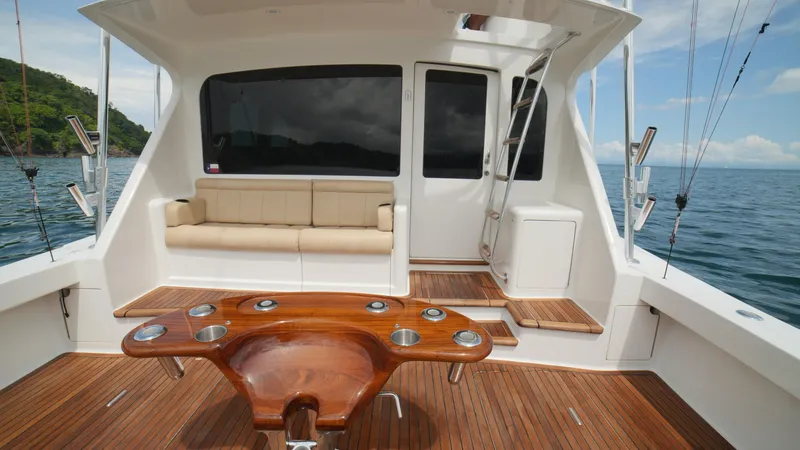 Manudito Yacht Photos Pics 2009 Viking 50C yacht deck with seating and fishing rod holders.