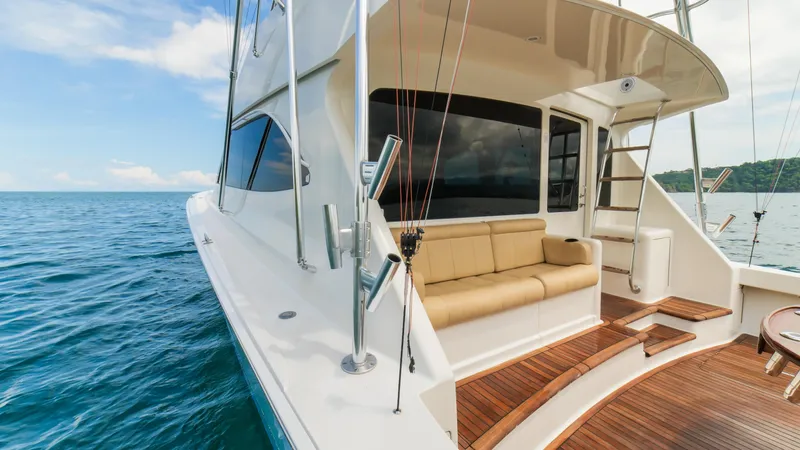 Manudito Yacht Photos Pics 2009 Viking 50C yacht with spacious deck and ocean view.