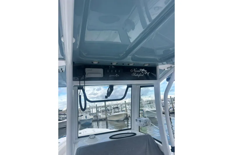  Yacht Photos Pics 2021 Sea Hunt Gamefish 27 Coffin Box boat interior with marina view.