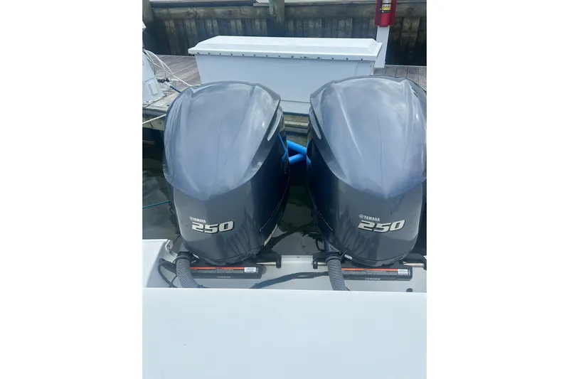  Yacht Photos Pics Twin Yamaha 250 engines on a 2021 Sea Hunt Gamefish 27 Coffin Box boat.
