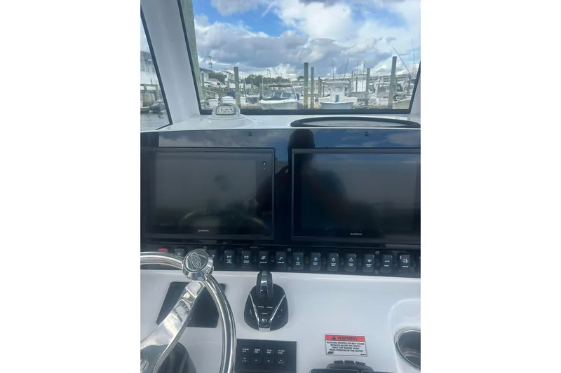  Yacht Photos Pics 2021 Sea Hunt Gamefish 27 Coffin Box helm with dual Garmin displays and marina view.