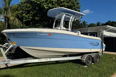 Robalo R222