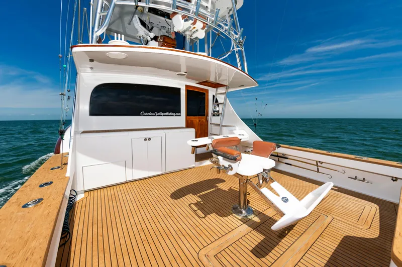 Carolina Girl Yacht Photos Pics 1993 Jarrett Bay Convertible yacht with teak deck, ocean view, and sportfishing setup.