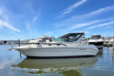 Sea Ray 330 Express Cruiser