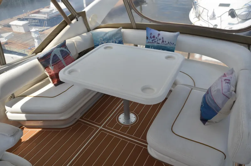 Don't Blink Yacht Photos Pics Luxurious seating area on 2000 Sea Ray 400 Sedan Bridge yacht with decorative pillows.