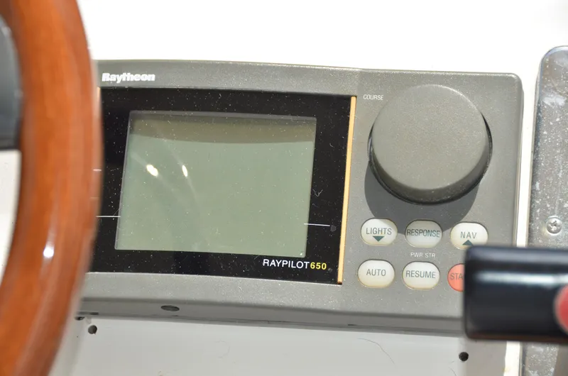 Don't Blink Yacht Photos Pics Raytheon Raypilot 650 autopilot system on 2000 Sea Ray 400 Sedan Bridge.
