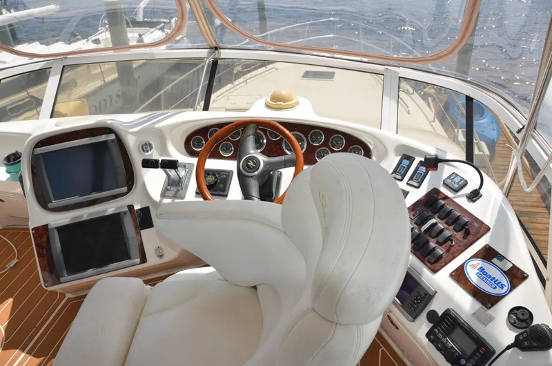 Don't Blink Yacht Photos Pics Cockpit of 2000 Sea Ray 400 Sedan Bridge with steering wheel, controls, and navigation screens.