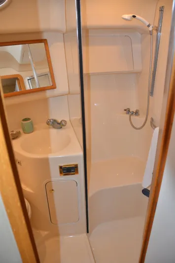 Don't Blink Yacht Photos Pics 2000 Sea Ray 400 Sedan Bridge bathroom with shower, sink, and mirror.
