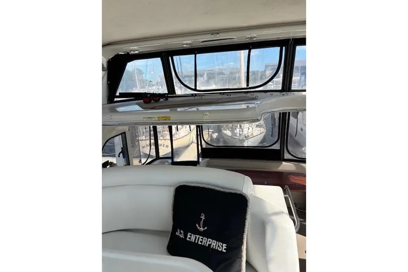  Yacht Photos Pics Interior of 2004 Carver 466 Motor Yacht with cushioned seating and large windows.