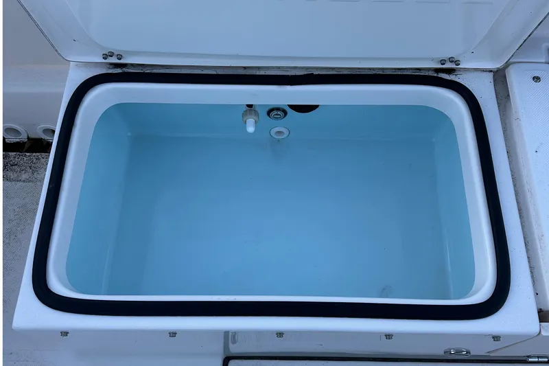  Yacht Photos Pics 2024 Sea Born LX 26 LE livewell, open lid, showing interior details.