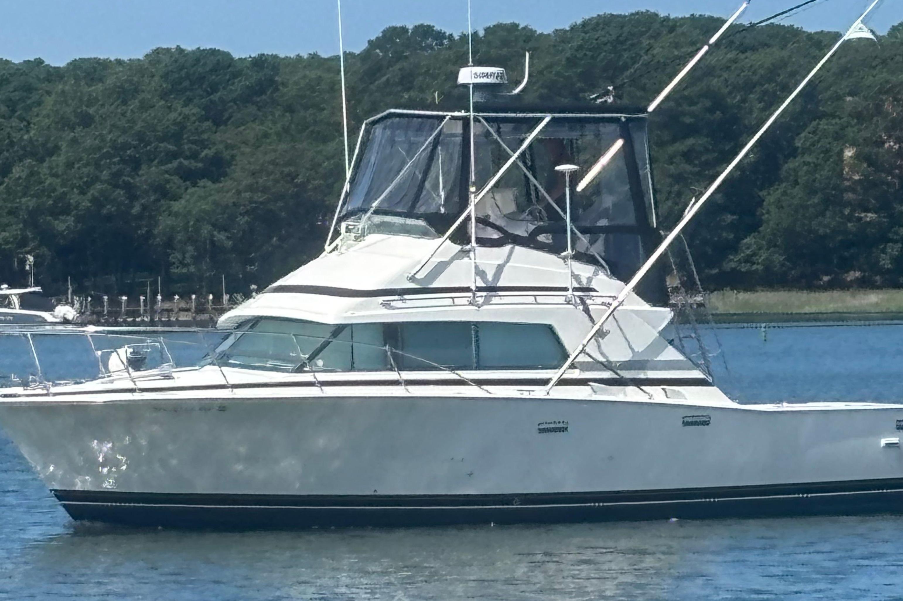 Bertram 33 CONVERTIBLE SPORT FISHERMAN