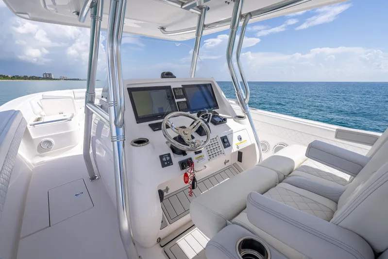  Yacht Photos Pics 2017 Intrepid 400 Center Console boat interior with ocean view.