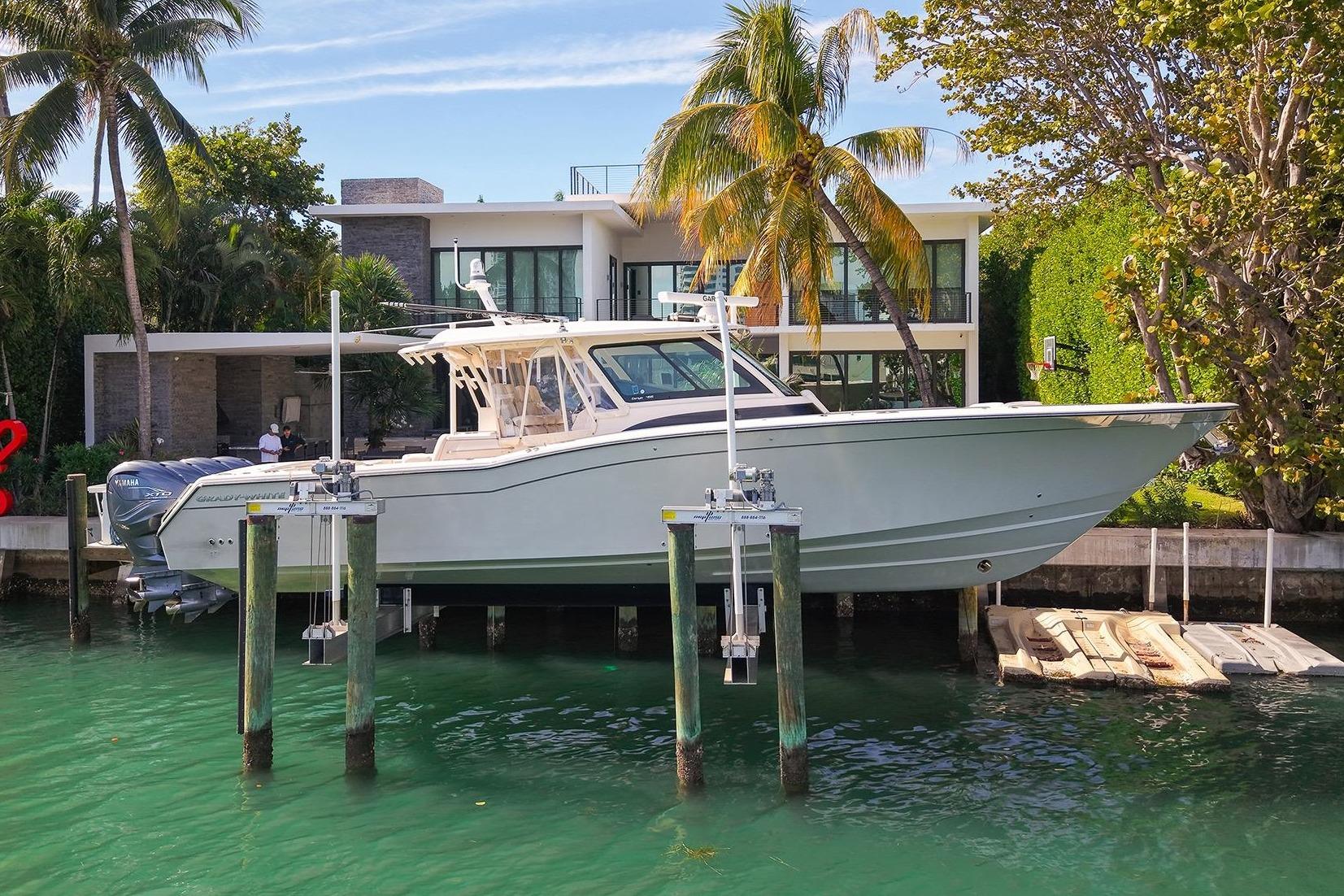 Grady-White Canyon 456