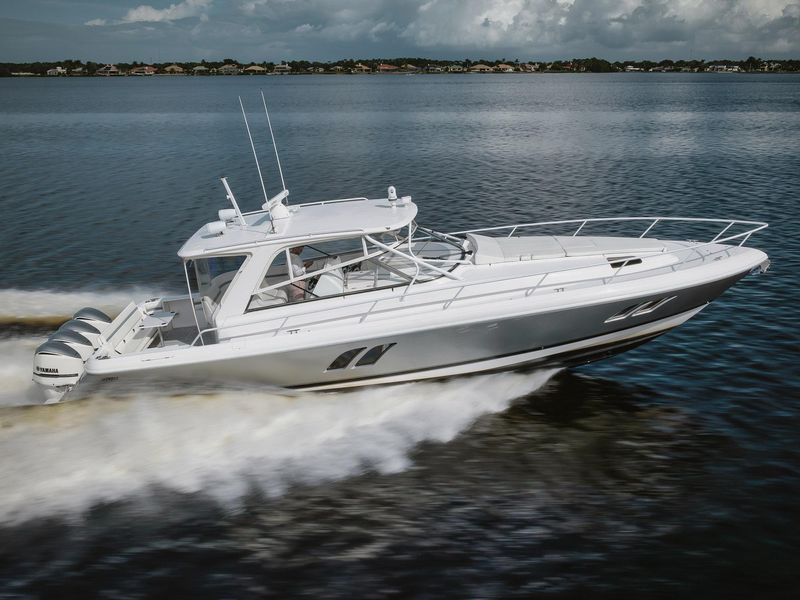 2018 Intrepid 475 Sport Yacht