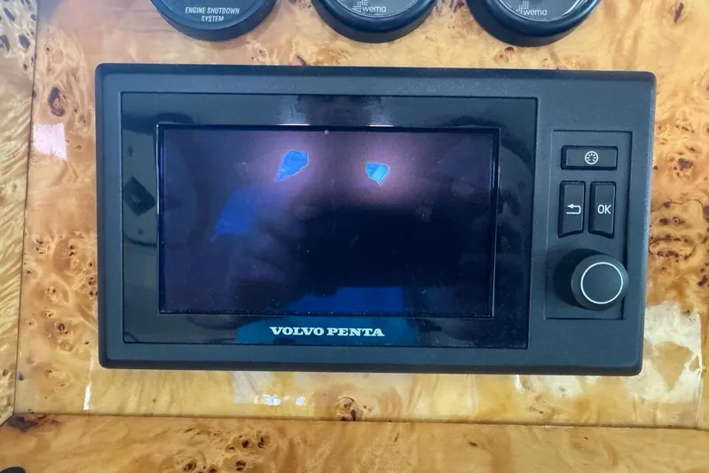 My Reality Yacht Photos Pics Volvo Penta display on 2012 Neptunus 62 Flybridge yacht dashboard.