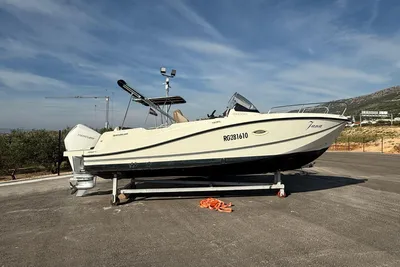 Quicksilver Activ 755 Sundeck