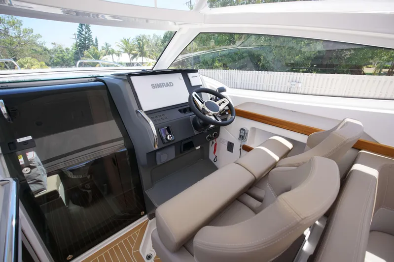 In-stock 2024 Nimbus W9 #288 Yacht Photos Pics Nimbus Weekender 9 #288