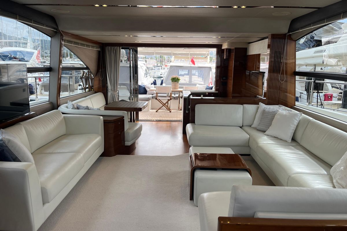 2016 Princess 68 