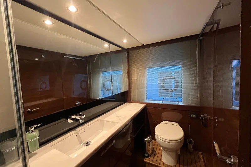  Yacht Photos Pics Owners Stateroom Head