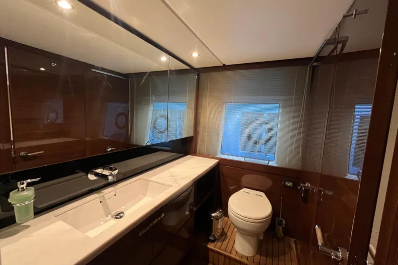  Yacht Photos Pics Owners Stateroom Head