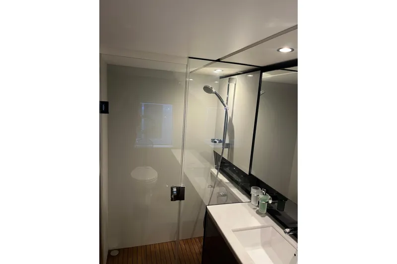  Yacht Photos Pics Owners Stateroom Shower