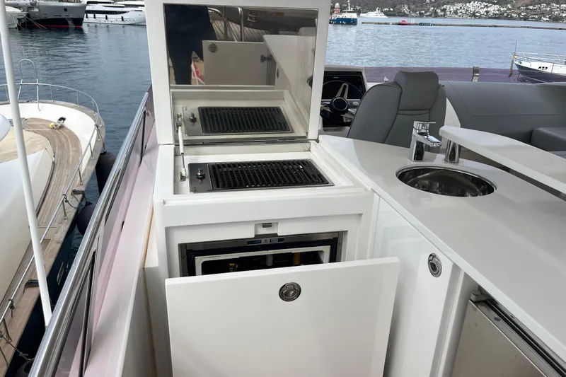  Yacht Photos Pics FltBridge Wet Bar Fridge & BBQ